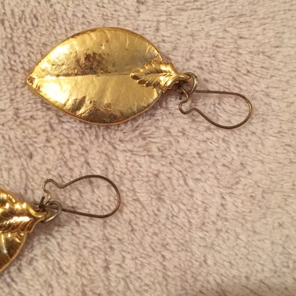 Gold electroplated leaf earrings vintage resale - Picture 3 of 5